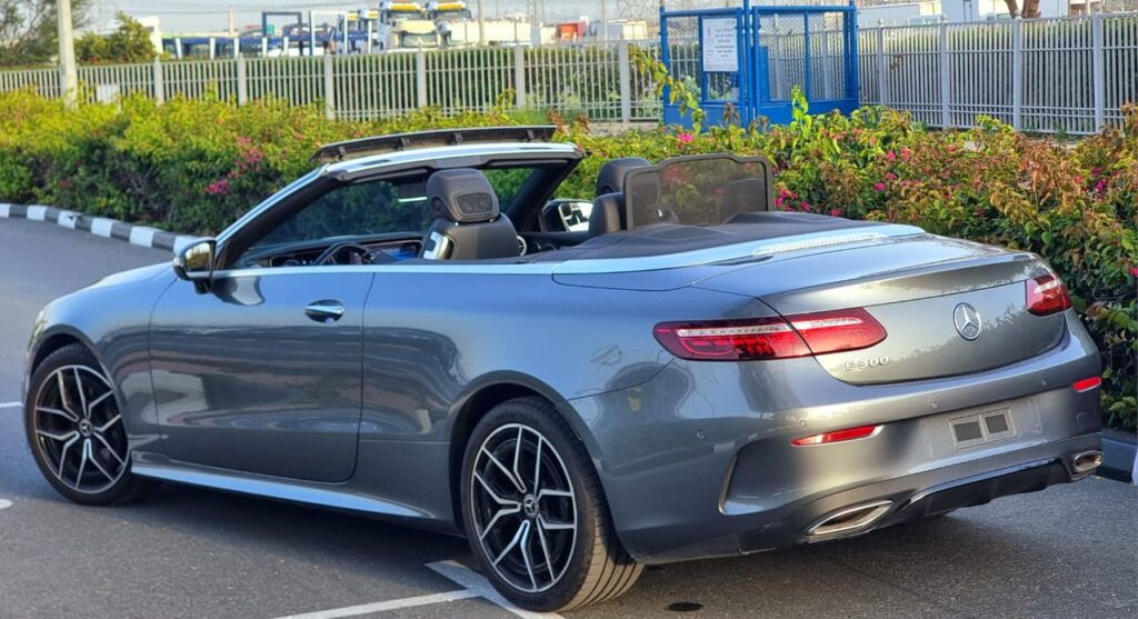 Rent A Mercedes e300 convirtable 2021